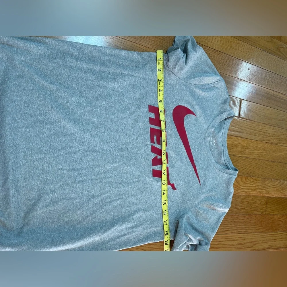Nike Gray dri-fit shirt with the swoosh and Heat size‎ large